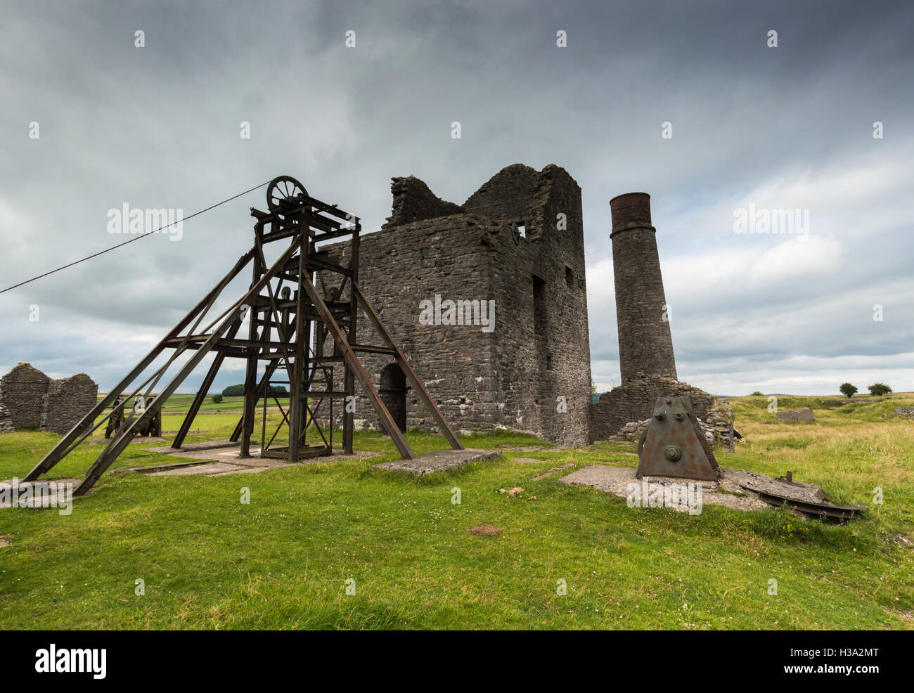 Ein verlassener Gebäude auf einem stillgelegten Bergwerk, Elster Mine im Peak District Stockfoto