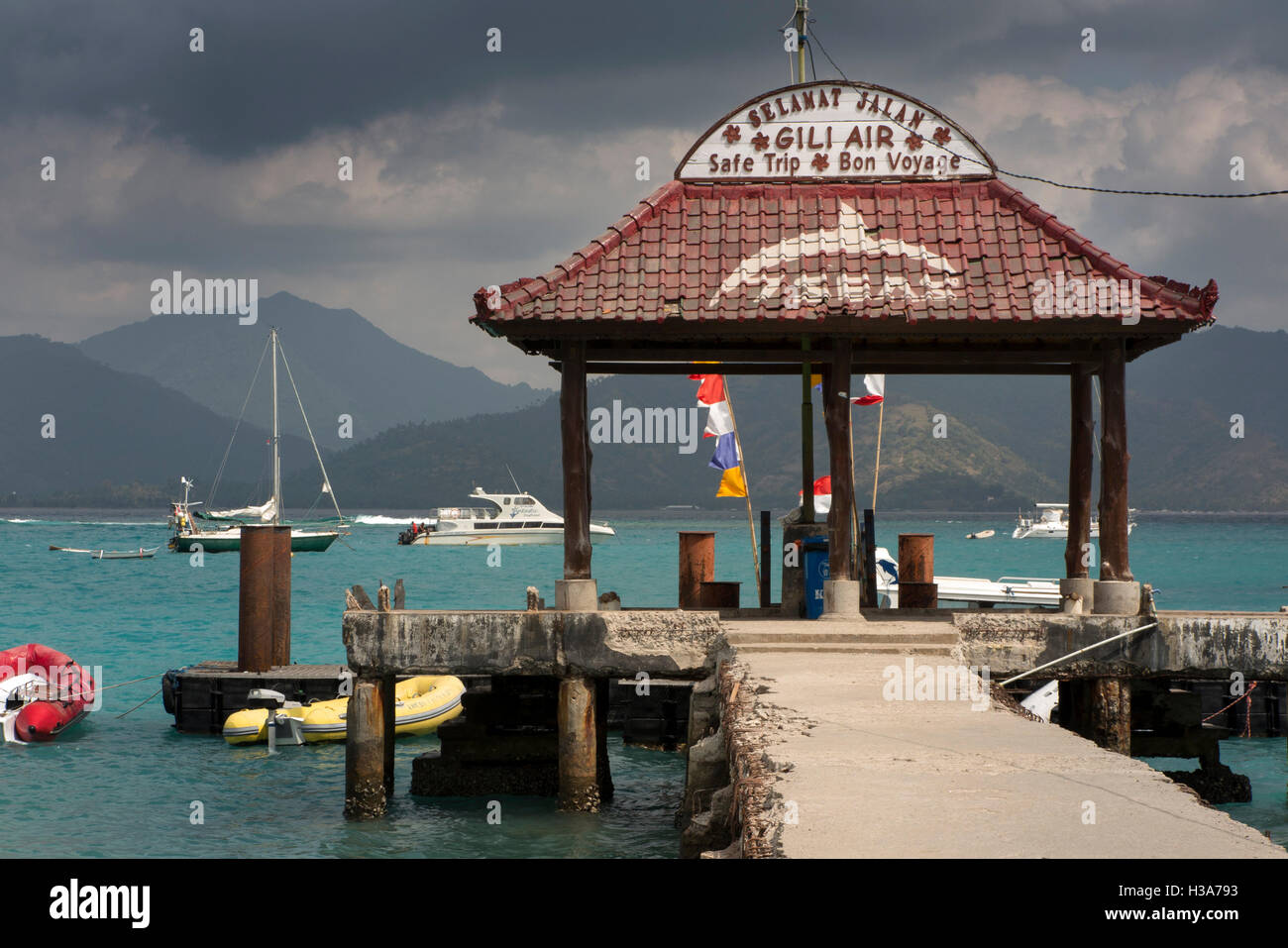 Indonesien, Lombok, Gili Air, Schnellboot nach Bali Steg Stockfoto