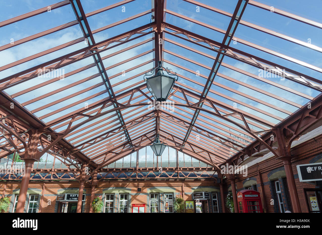 Glasdach über Kidderminster Bahnhof an der Severn Valley Railway Stockfoto