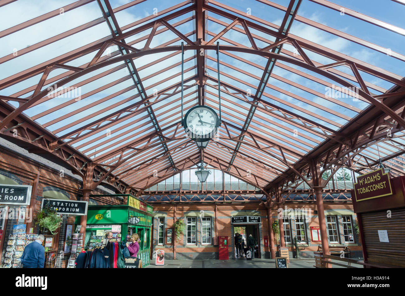 Glasdach über Kidderminster Bahnhof an der Severn Valley Railway Stockfoto
