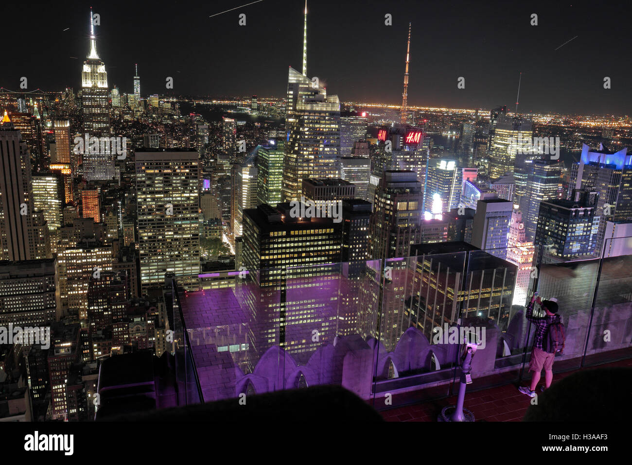 Luftbild von der "Top of the World" Aussichtsplattform in Richtung Times Square & Innenstadt von Manhattan, New York. Stockfoto