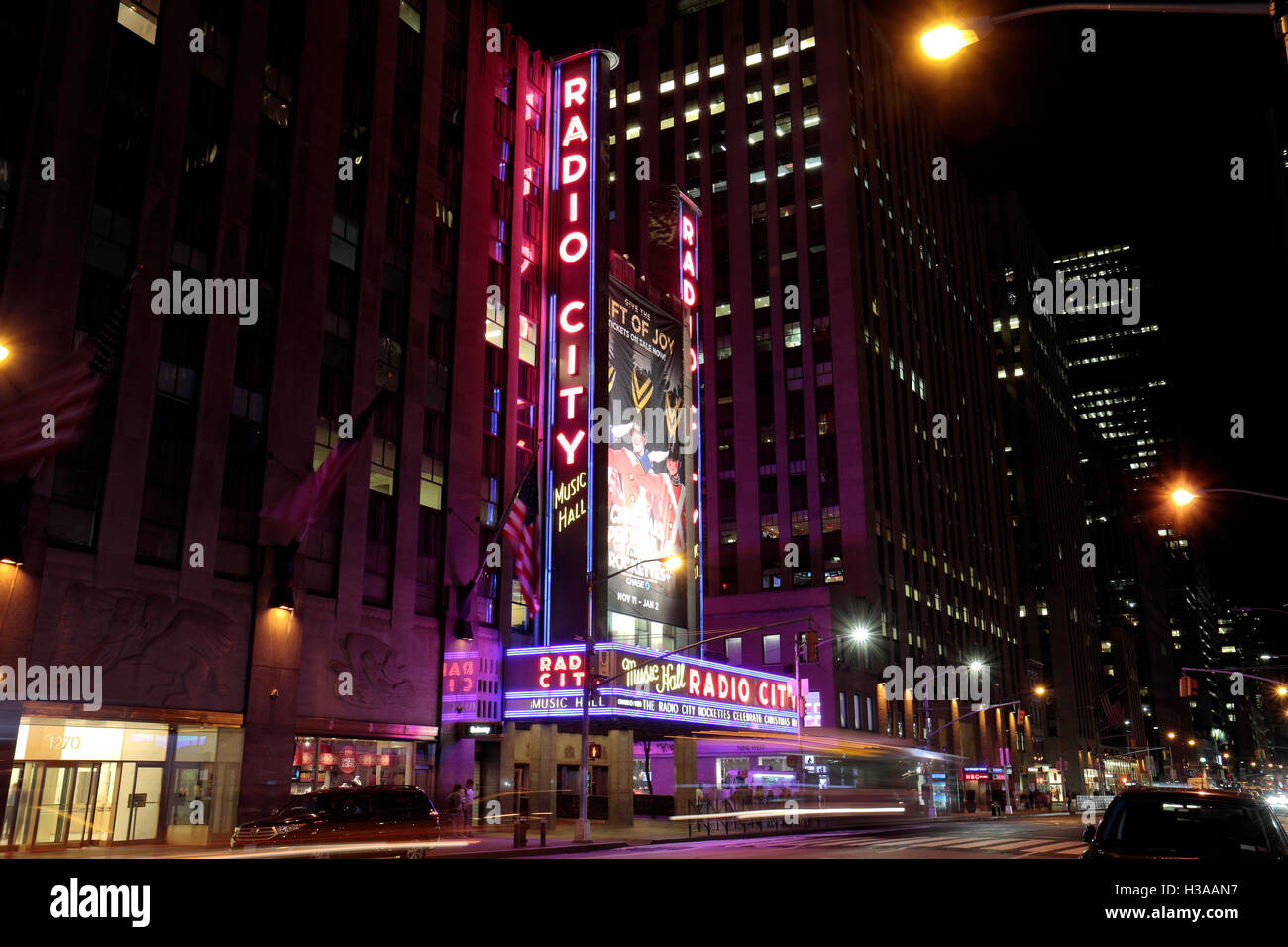 Die Radio City Music Hall in der Nacht, New York City, Vereinigte Staaten von Amerika. Stockfoto
