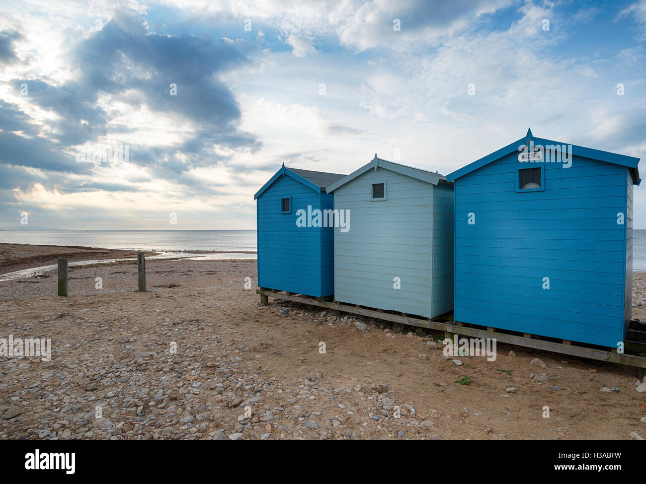 Strandhütten bei Charmouth auf der Küste von Dorset Stockfoto