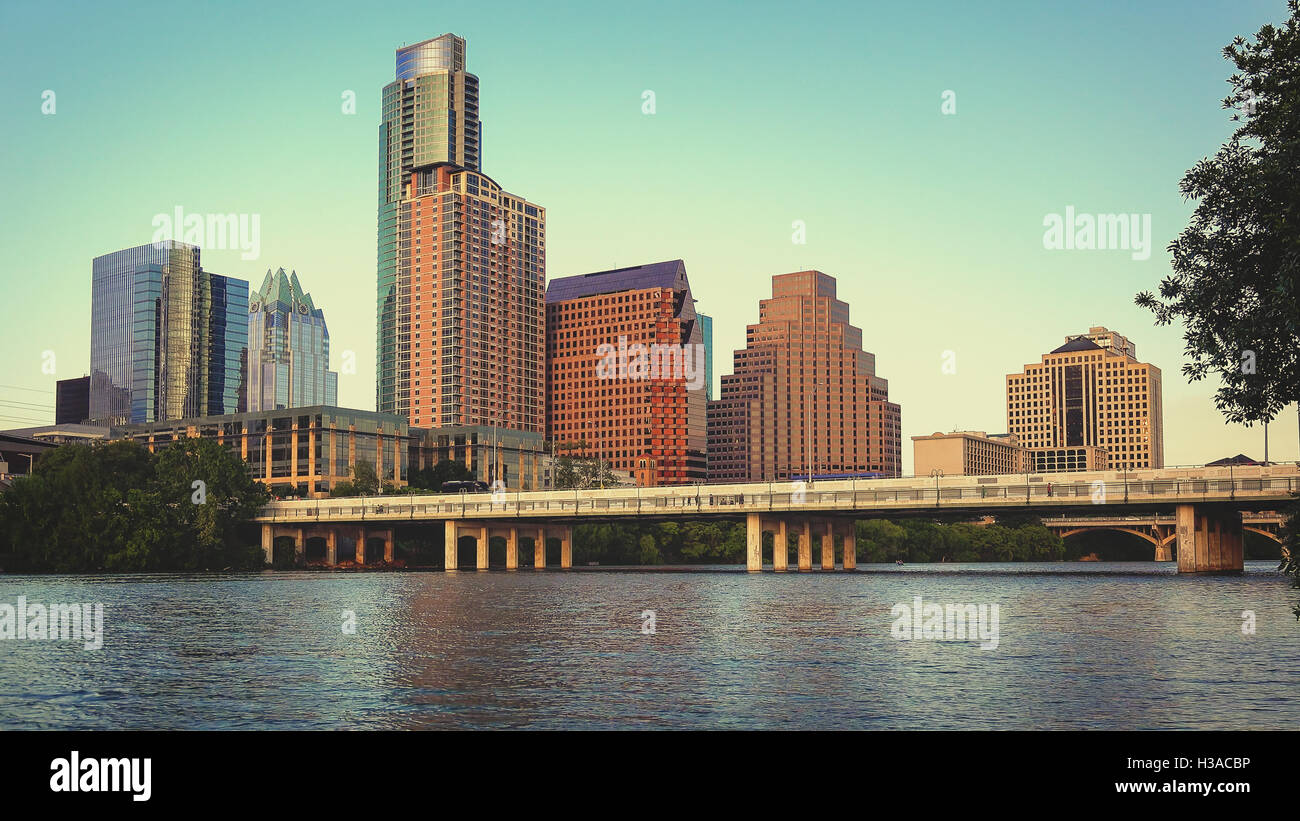 Skyline von Austin, Texas am Ufer des Colorado River Stockfoto