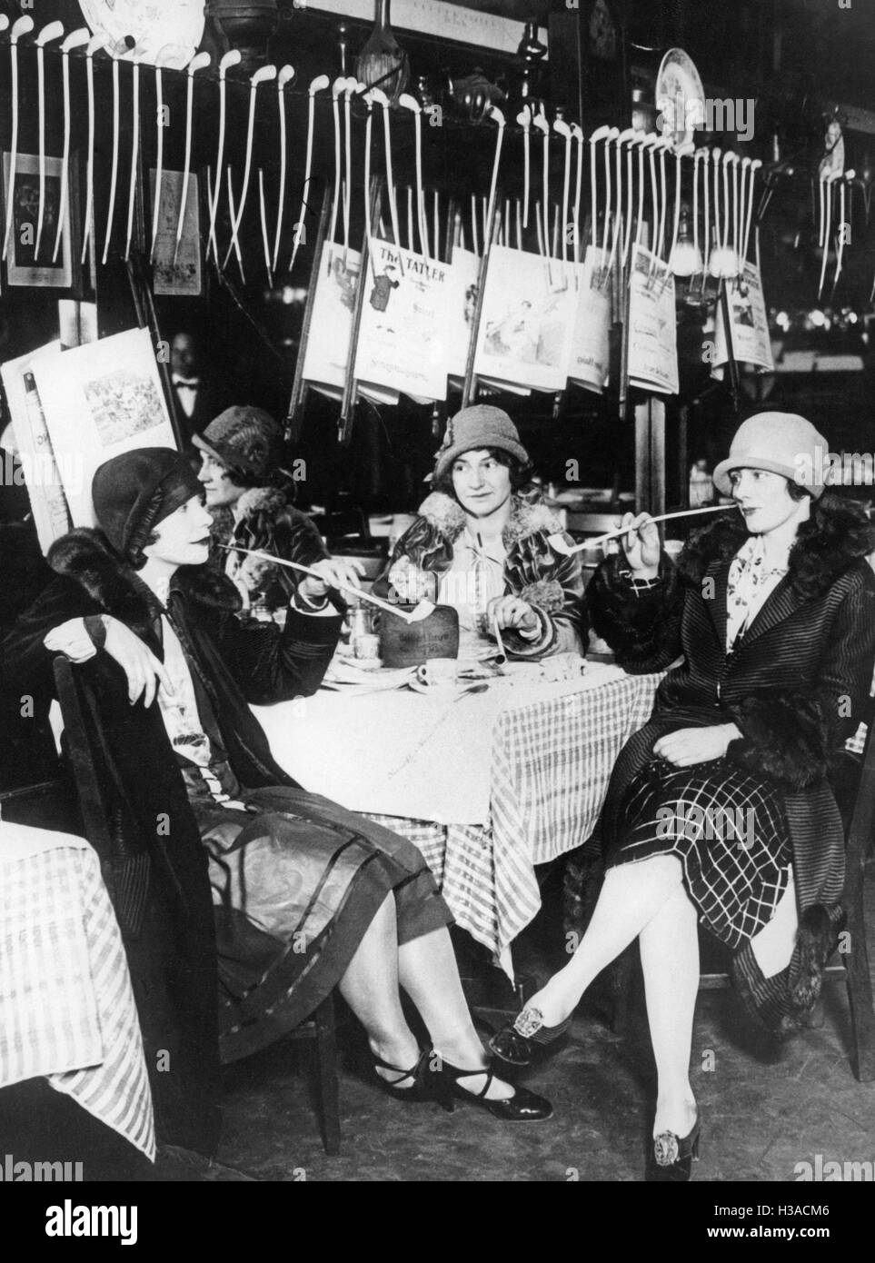 Frauen in einem Raucher-Club in New York, 1926 Stockfoto