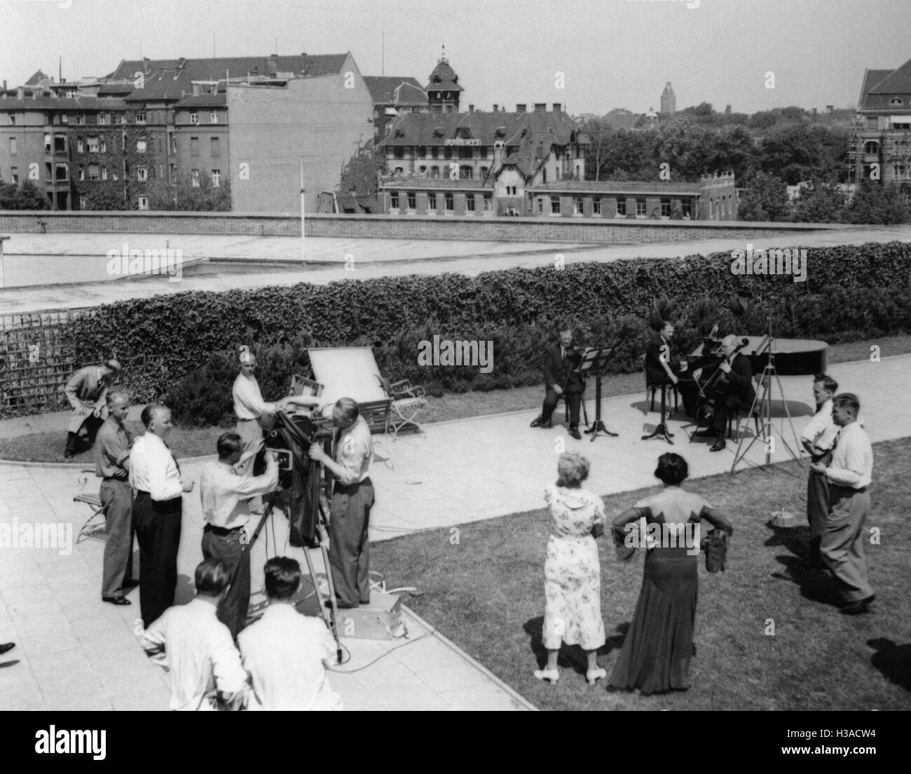 Dreharbeiten auf dem Dach des Funkhaus Berlin, 1935 Stockfoto