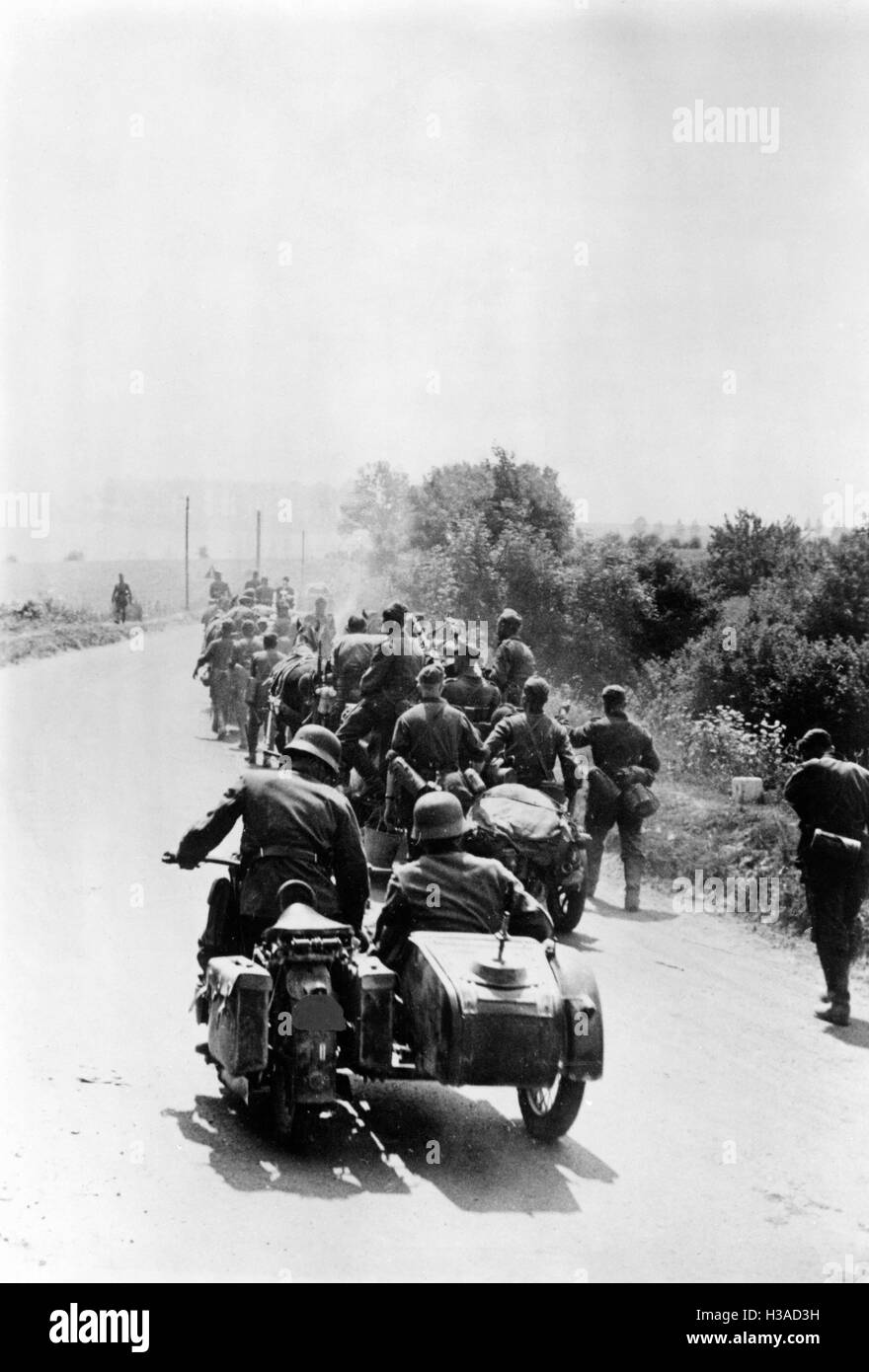Deutsche Truppen marschieren in Frankreich, 1940 Stockfoto