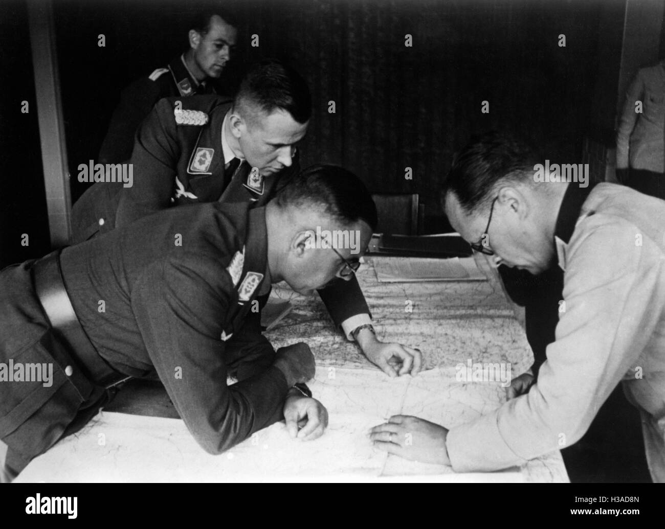 Mitarbeiter von einer Air Force Corps der Luftwaffe am Dnjepr, 1941 Stockfoto