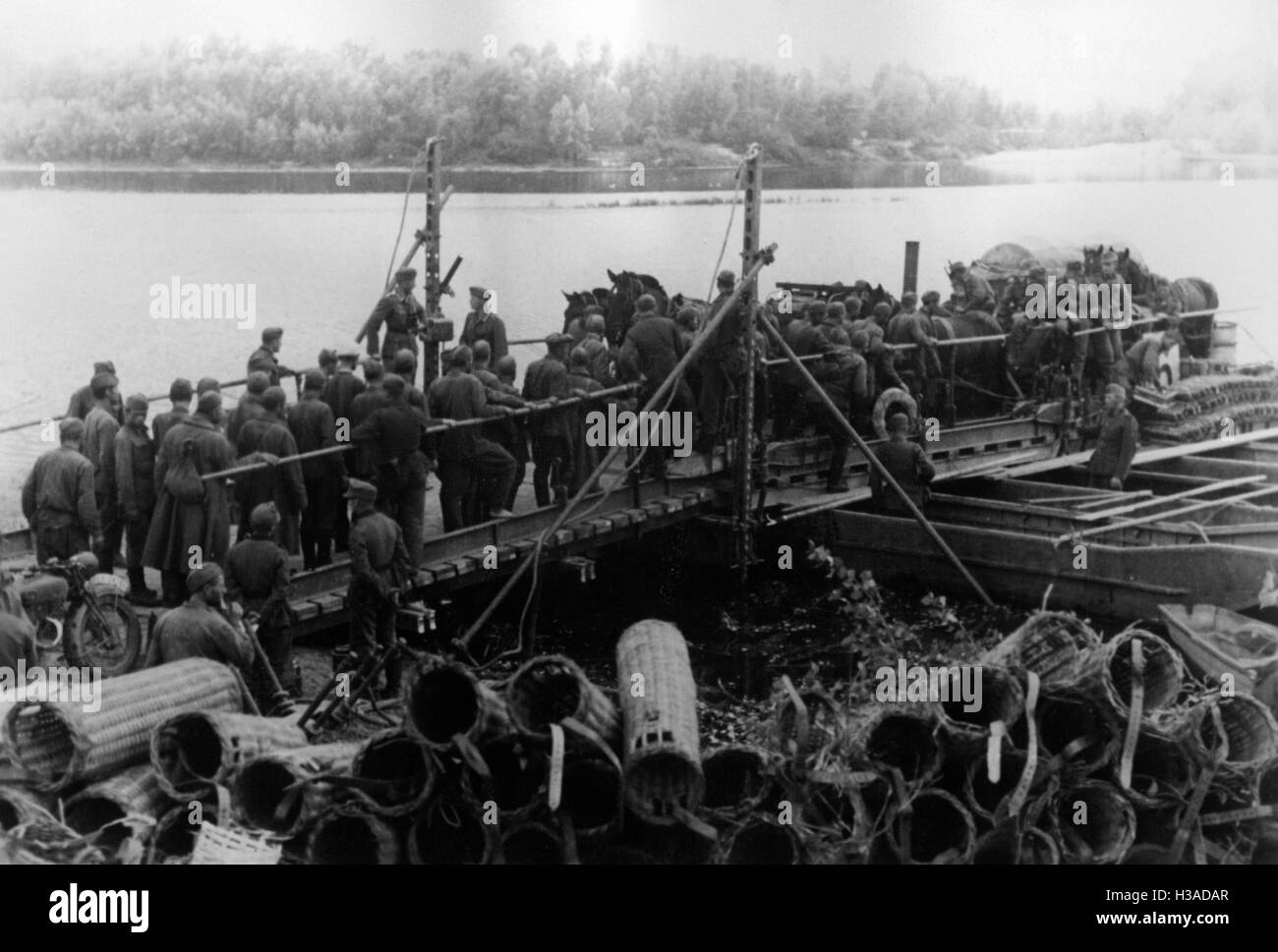 Deutsche Fähre über den Dnjepr, 1941 Stockfoto