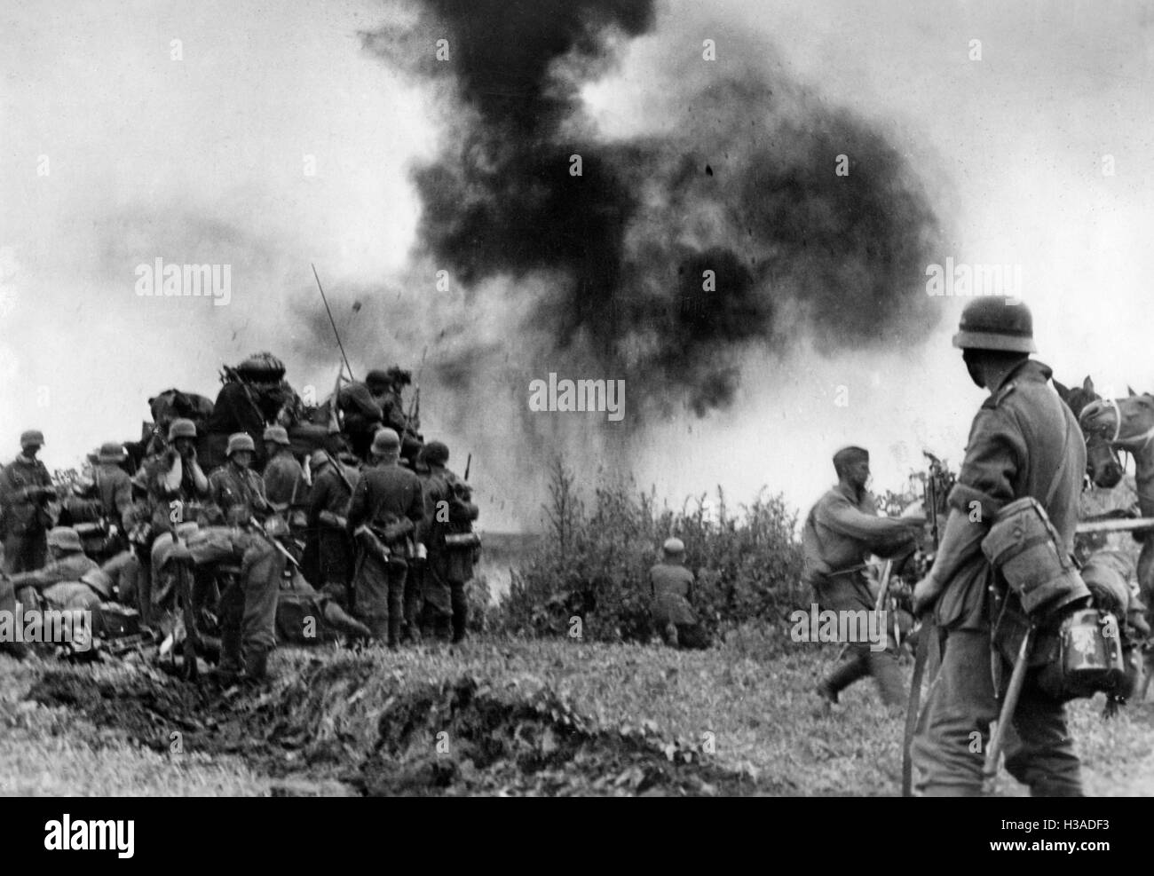 Deutsche Infanterie unter Beschuss an der Ostfront, 1941 Stockfoto