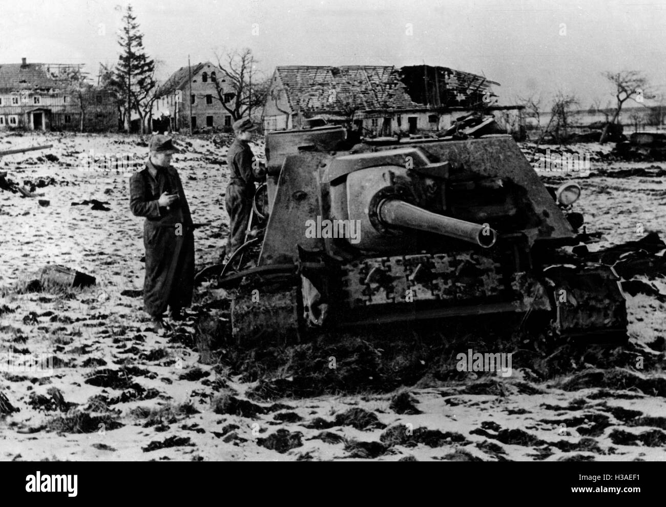Sowjetische Panzer abgeschossen während der Kämpfe in Ostpreußen, 1945 Stockfoto