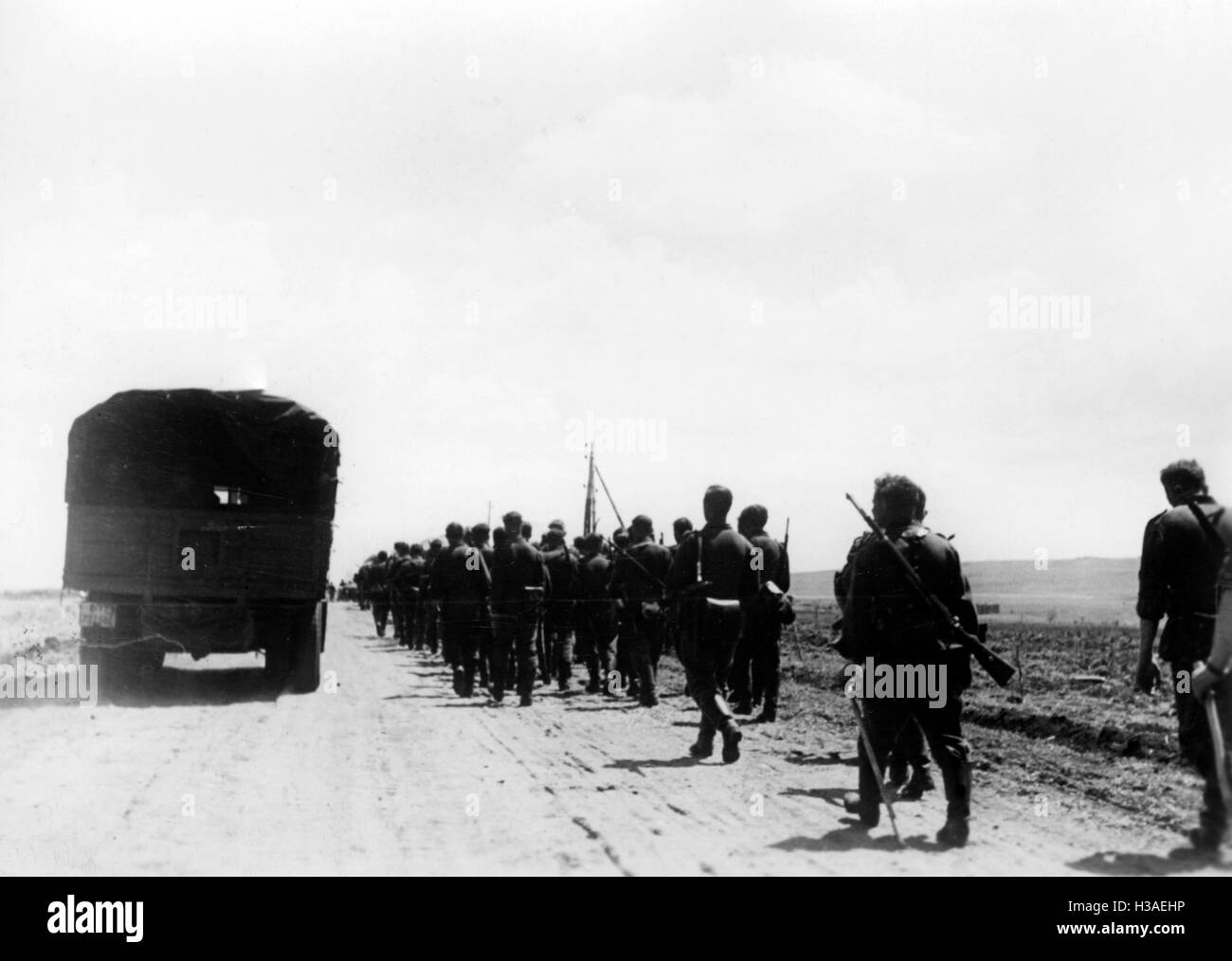 Deutsche Infanterie auf dem Marsch an der Front Fussballmanschaften, Juni 1942 Stockfoto