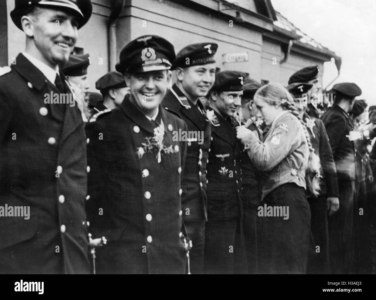 Zweiter Weltkrieg: Deutsche U-Boote im Hafen bei Ankunft und Abreise Stockfoto