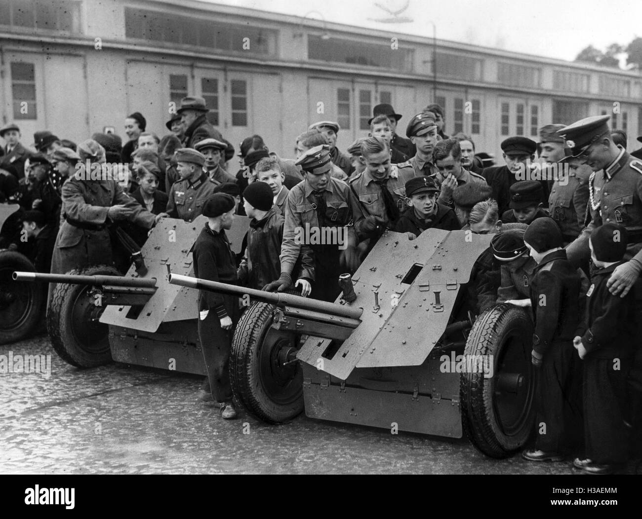 Wehrmacht Sammelaktion für das Winter-Relief in Stahnsdorf, 1937 Stockfoto