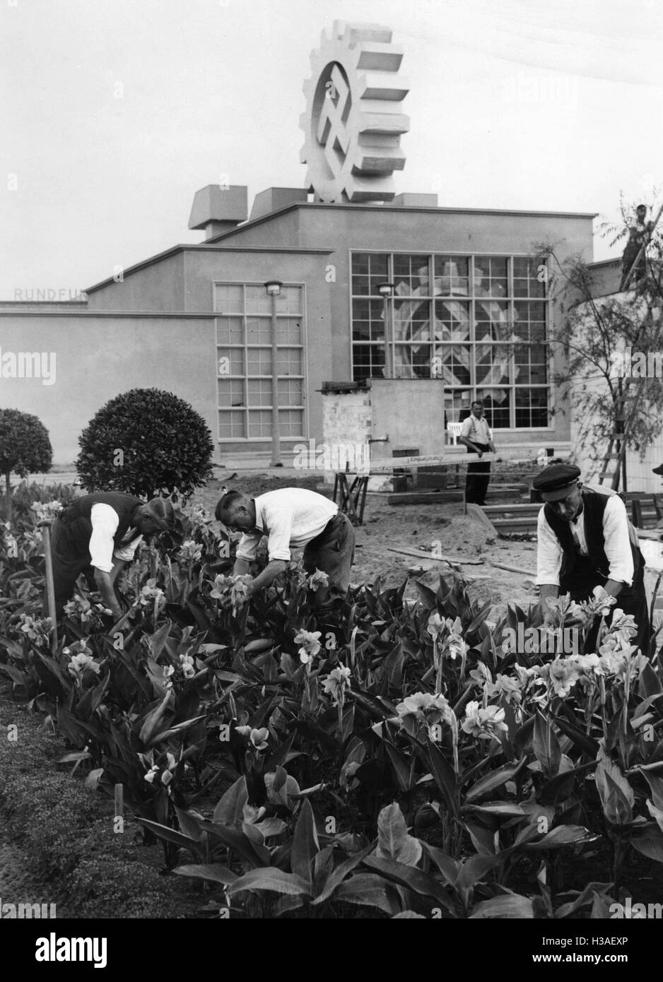 Nationale sozialistische Symbolik auf der Gartenschau in Berlin, 1934 Stockfoto