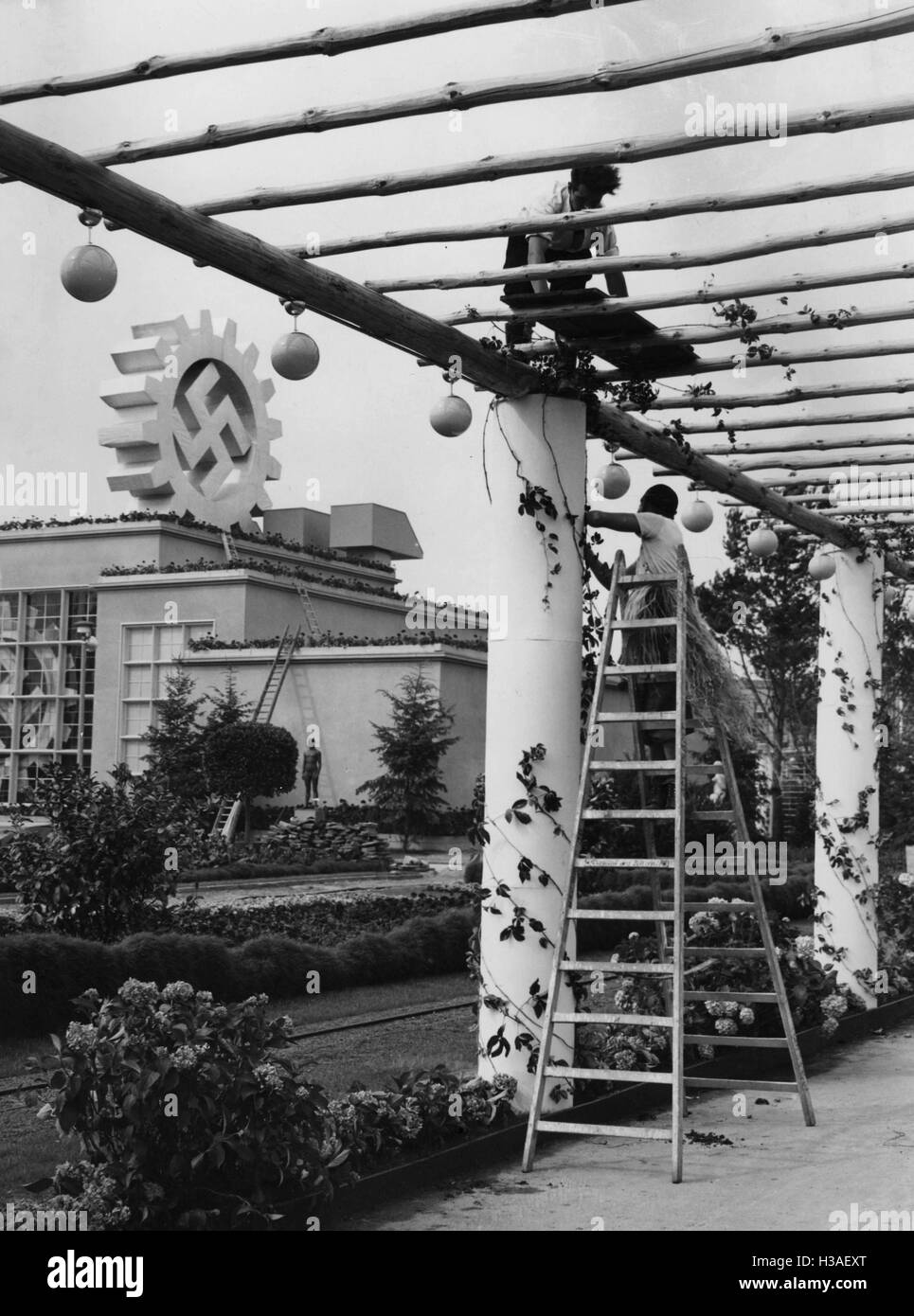 Nationale sozialistische Symbolik auf der Gartenschau in Berlin, 1934 Stockfoto