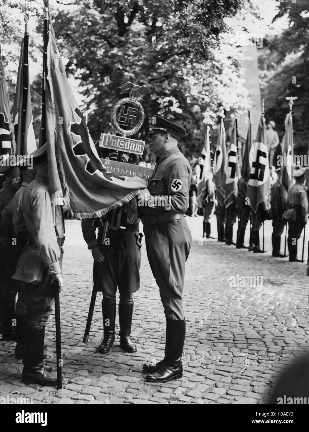 Nationale sozialistische Flagge Weihe in Potsdam, 1939 Stockfoto