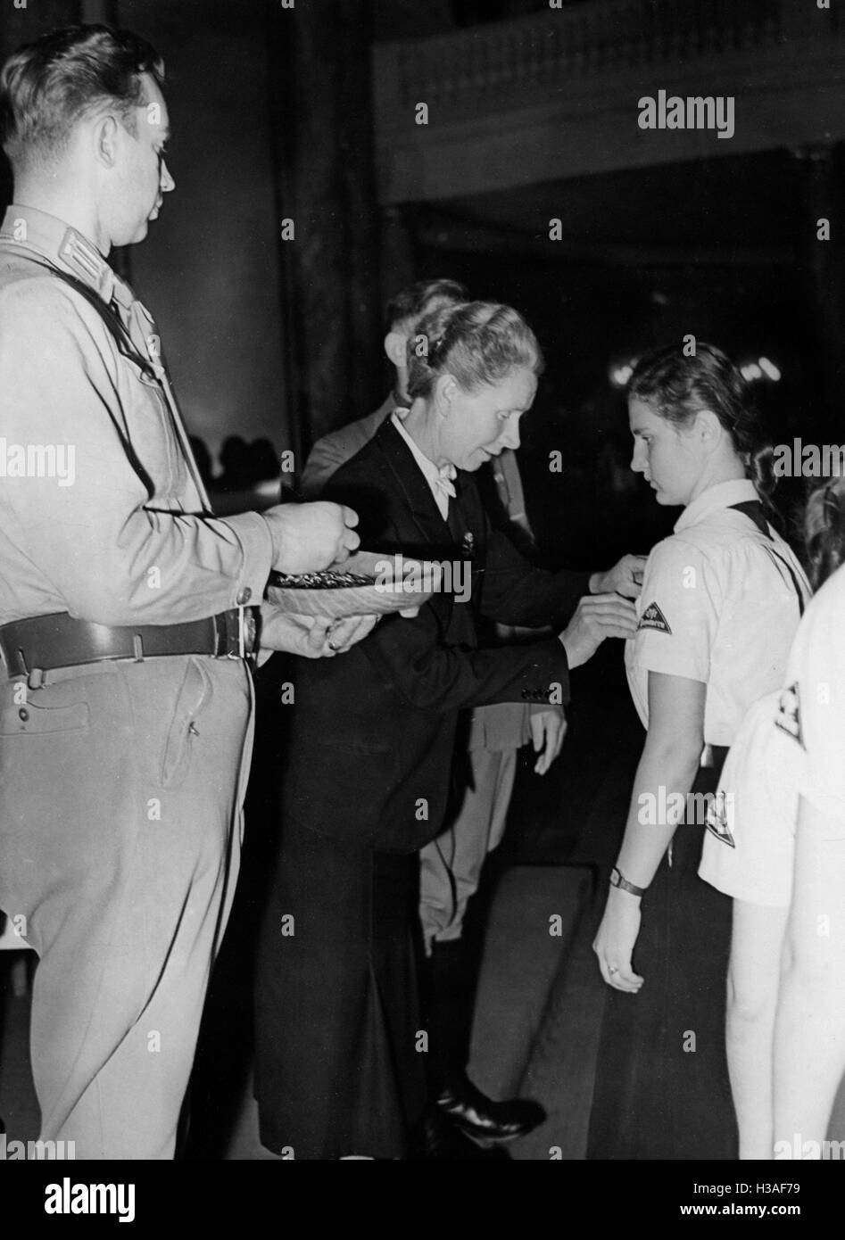 Zulassung von 18 Jahre alten Menschen in der NSDAP, Berlin 1942 Stockfoto