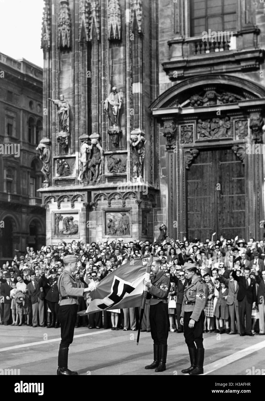Hitler-Jugend-Zeremonie im Mailänder Dom, 1941 Stockfoto