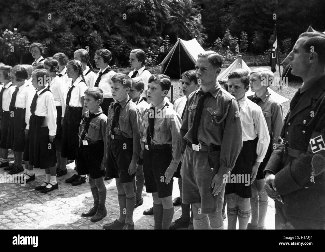 Römische Hitlerjugend Mitglieder während des Singens, 1934 Stockfoto