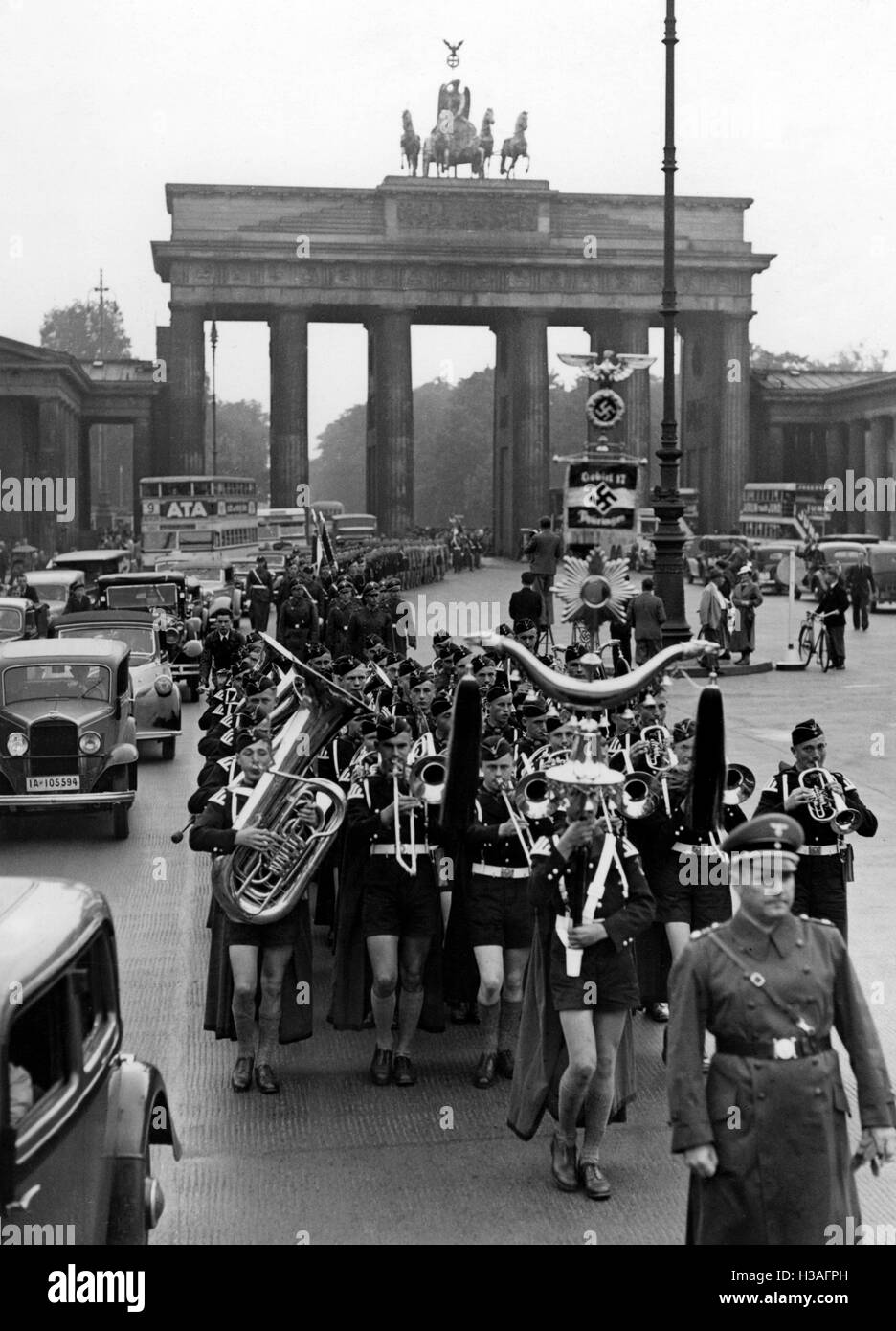 März von Jungvolk Staats-und Regierungschefs in Berlin, 1937 Stockfoto