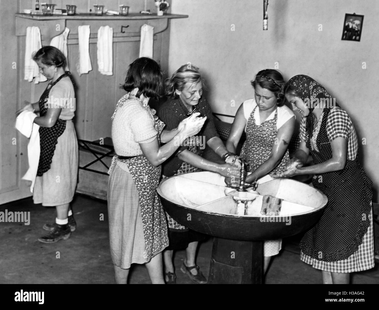 BDM-Mädchen während Landdienst (Dienst), 1939 Stockfoto