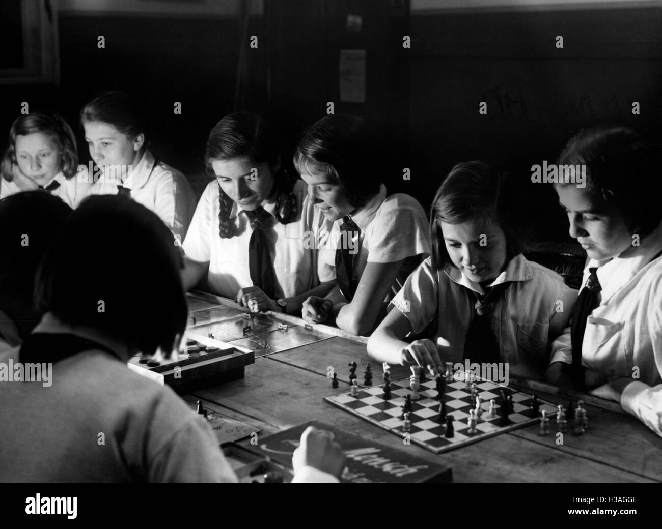 Gesellschaftsabend der BDM-Mitglieder, 1933 Stockfoto