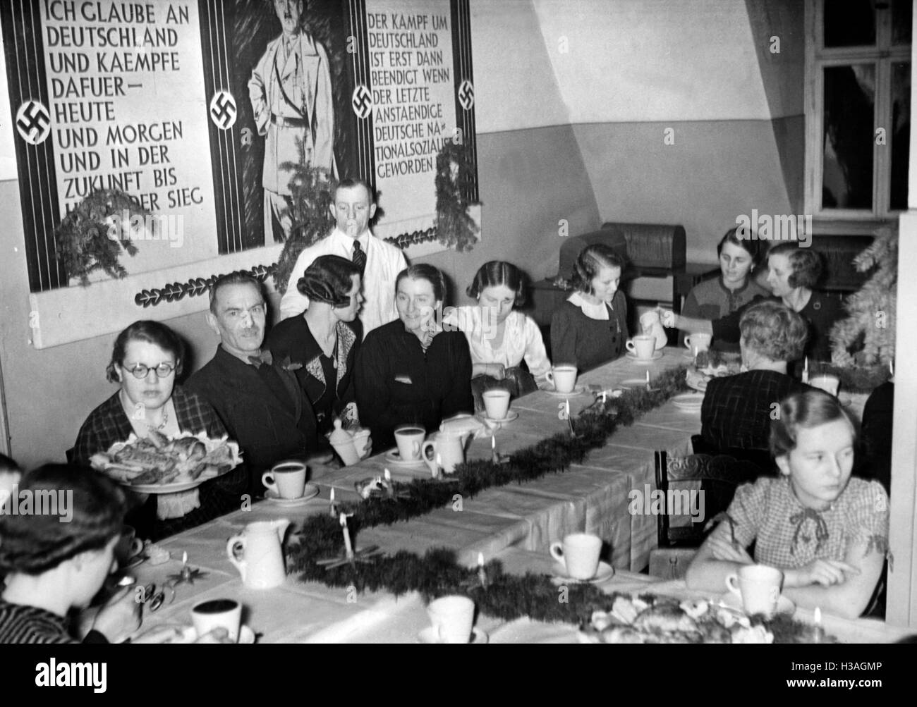 ''' Gesellschaftsabend '' Scherl-Mitarbeiter in Berlin, 1937' Stockfoto