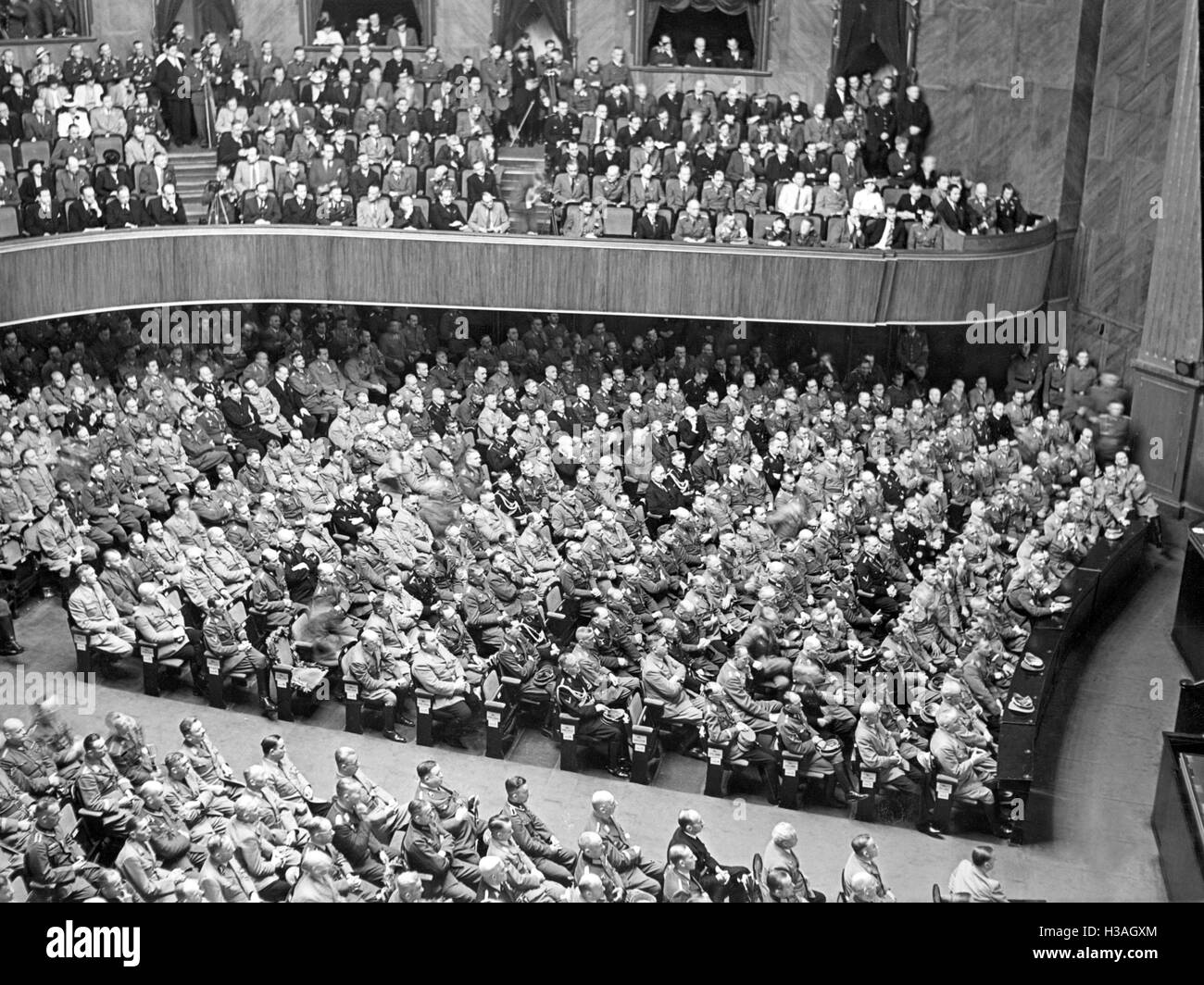 Mitglieder des Reichstages in der Berliner Kroll-Oper, 1940 Stockfoto