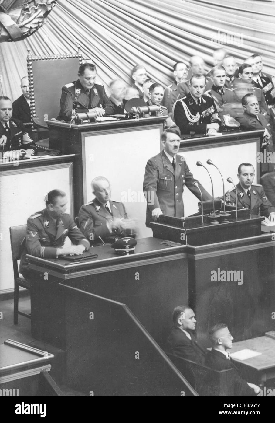 Rede von Hitler vor dem Reichstag über die Erklärung des Krieges gegen Polen in der Berliner Kroll-Oper 1939 Stockfoto
