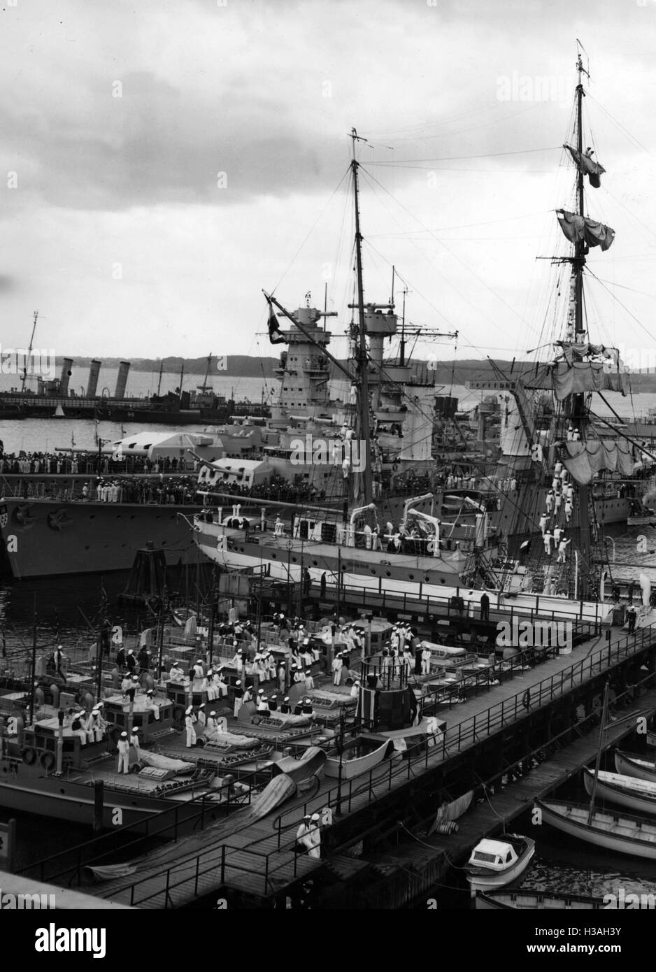 Schiffe der Kriegsmarine in Kiel, 1935 Stockfoto