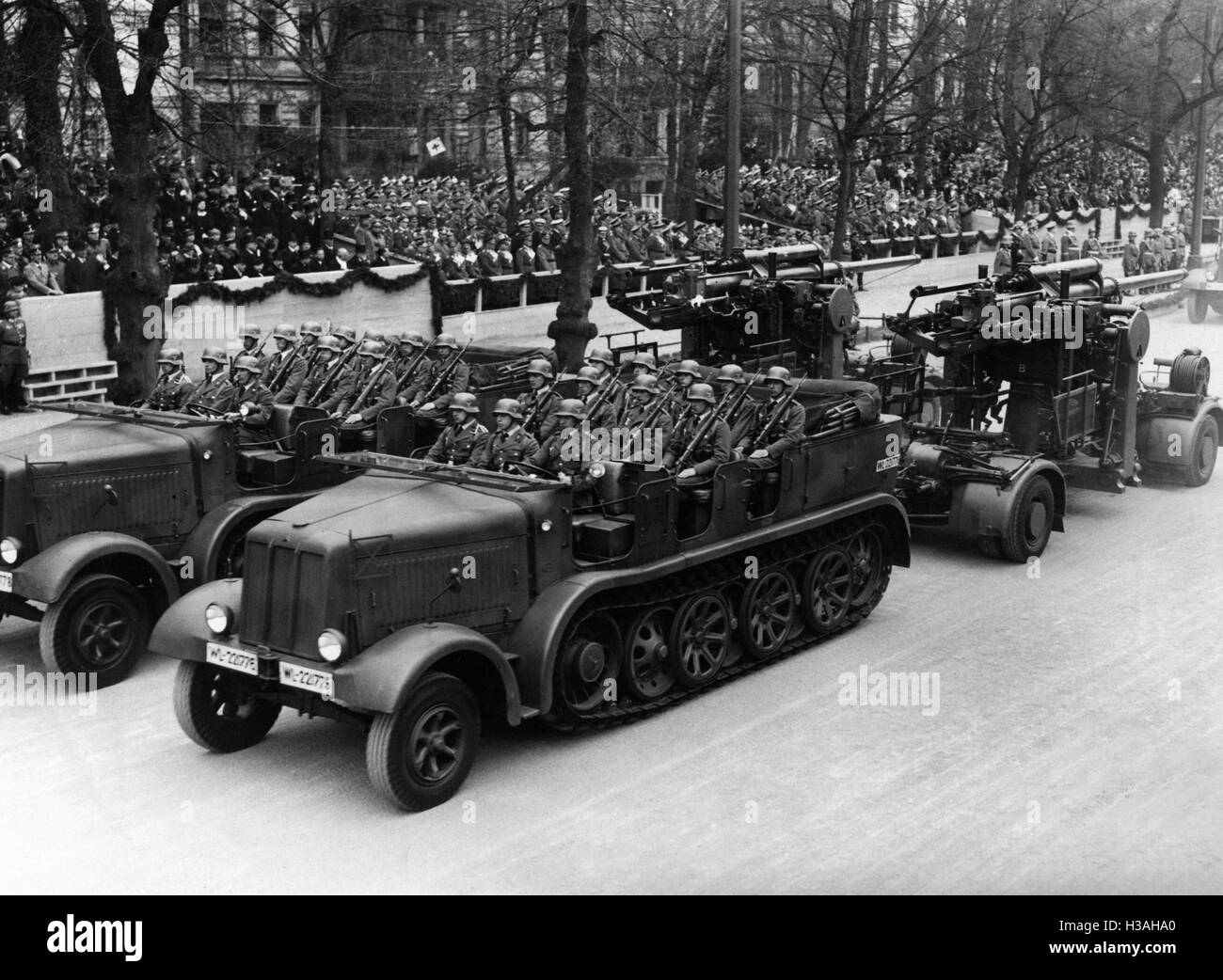 Militärparade zu Ehren des Geburtstags von Adolf Hitler, 1937 Stockfoto