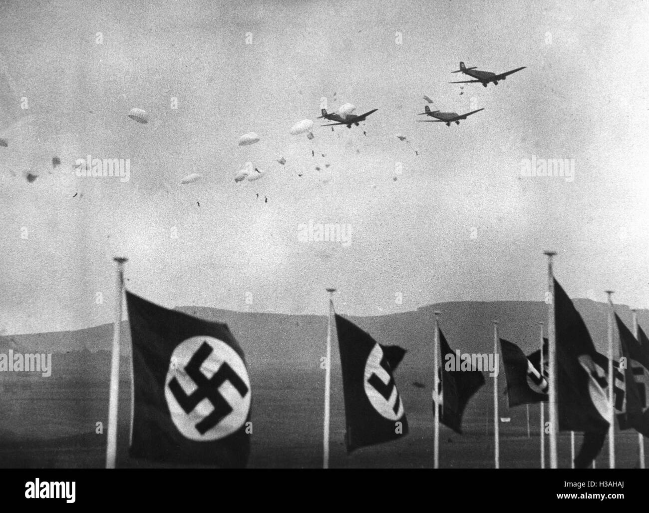 Präsentation der Fallschirm springt auf den Bueckeberg, 1936 Stockfoto