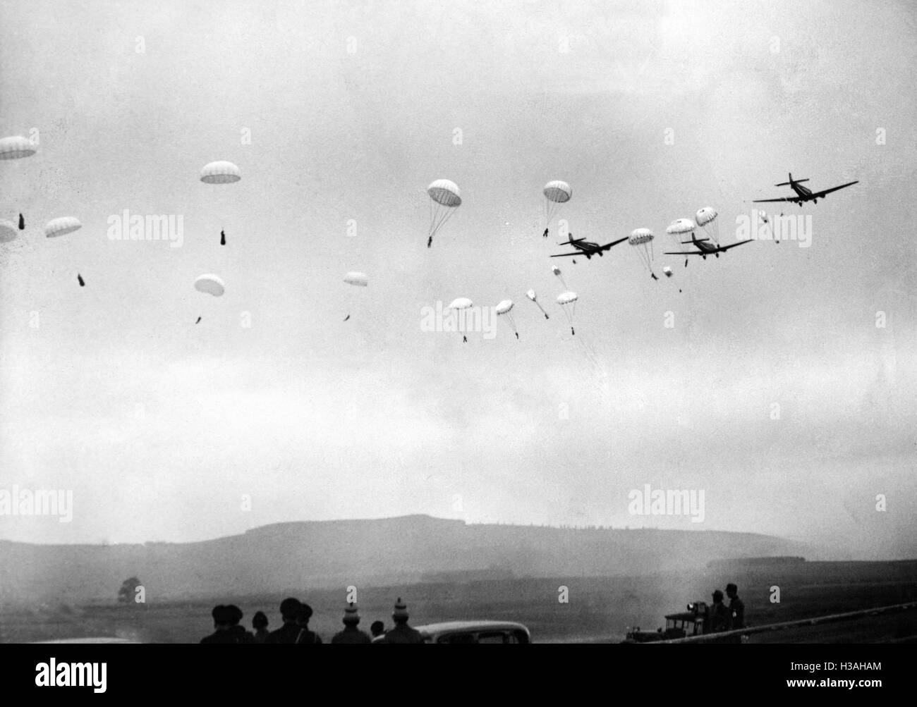 Präsentation der Fallschirm springt auf den Bueckeberg, 1936 Stockfoto