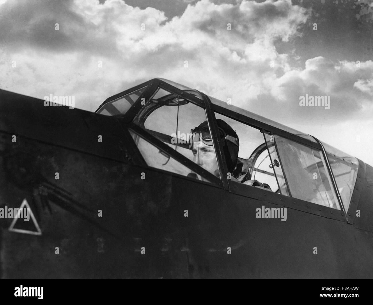 Pilot im Cockpit eines Kampfjets, 1938 Stockfoto