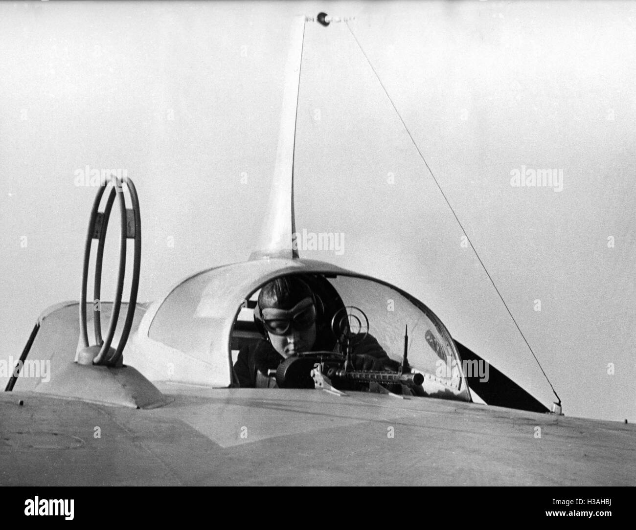 Ein MG-Schütze eine Do 17 während einer Übung, 1939 Stockfoto