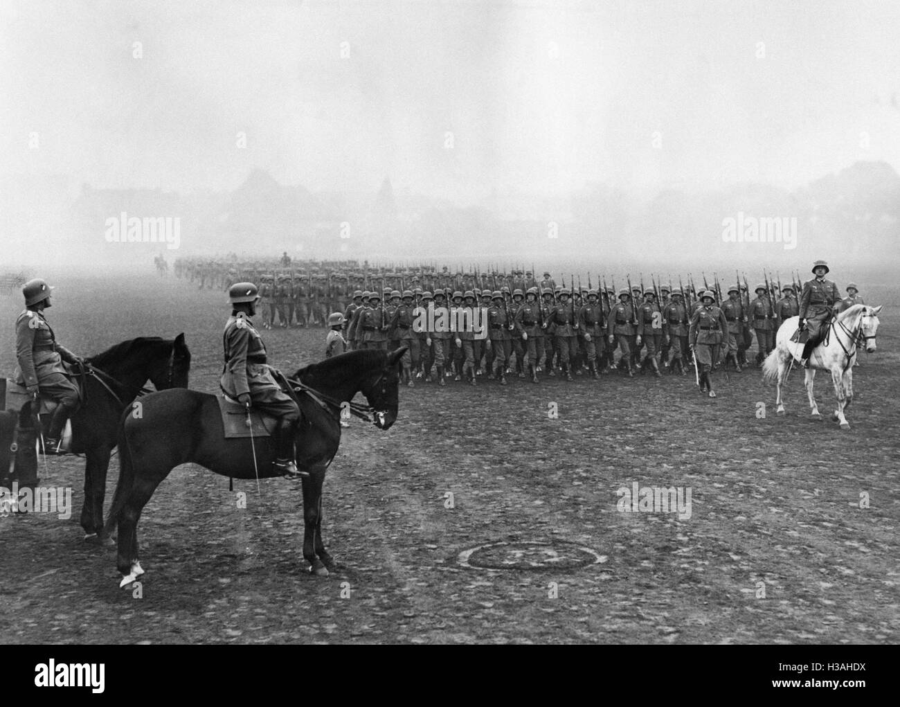 Übernahme von Berlin Wachtruppe von Oberst von Alten, 1936 Stockfoto