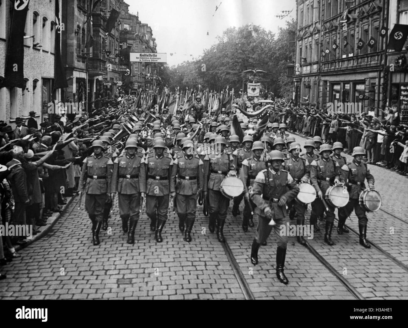 Flag-Unternehmen der Wehrmacht bei der Rallye Nürnberg, 1936 Stockfoto