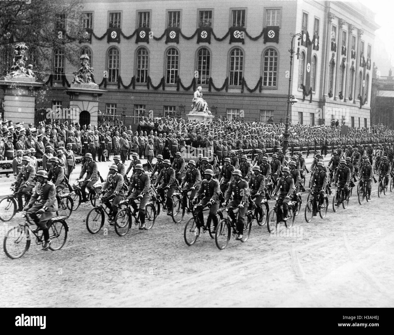 Parade an Hitlers Geburtstag in Berlin, 1938 Stockfoto