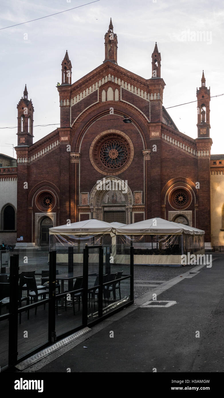 Chiesa Santa Maria del Carmine-Kirche in der Mitte - Milano Italia. erbaut im Jahre 1446 Arbeiten wurden im Jahre 1446 abgeschlossen. Der Tresor bröckelte ab drei Jahre Stockfoto