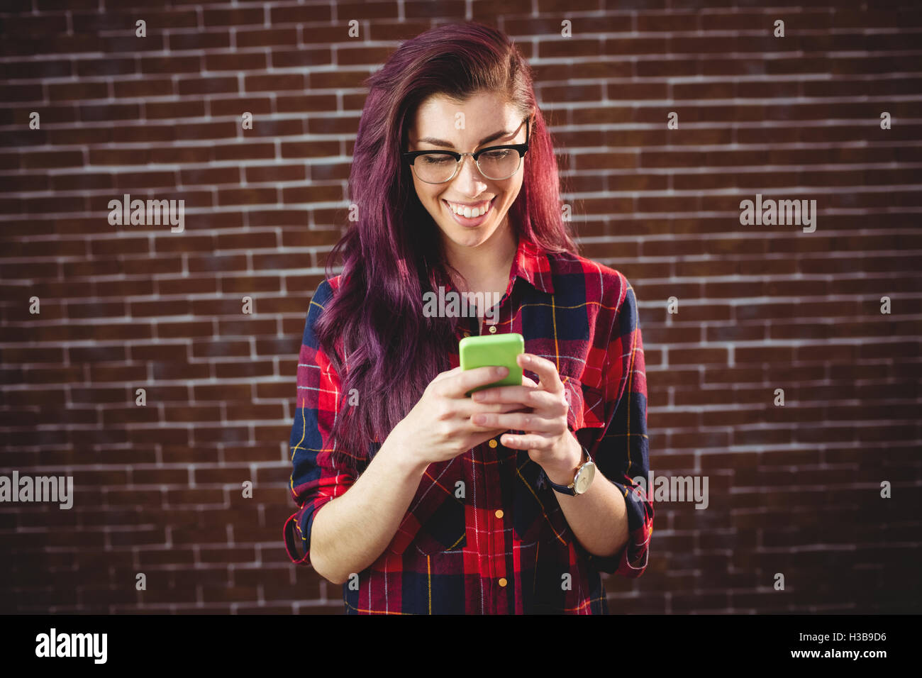 Junge Frau mit einem smatphone Stockfoto