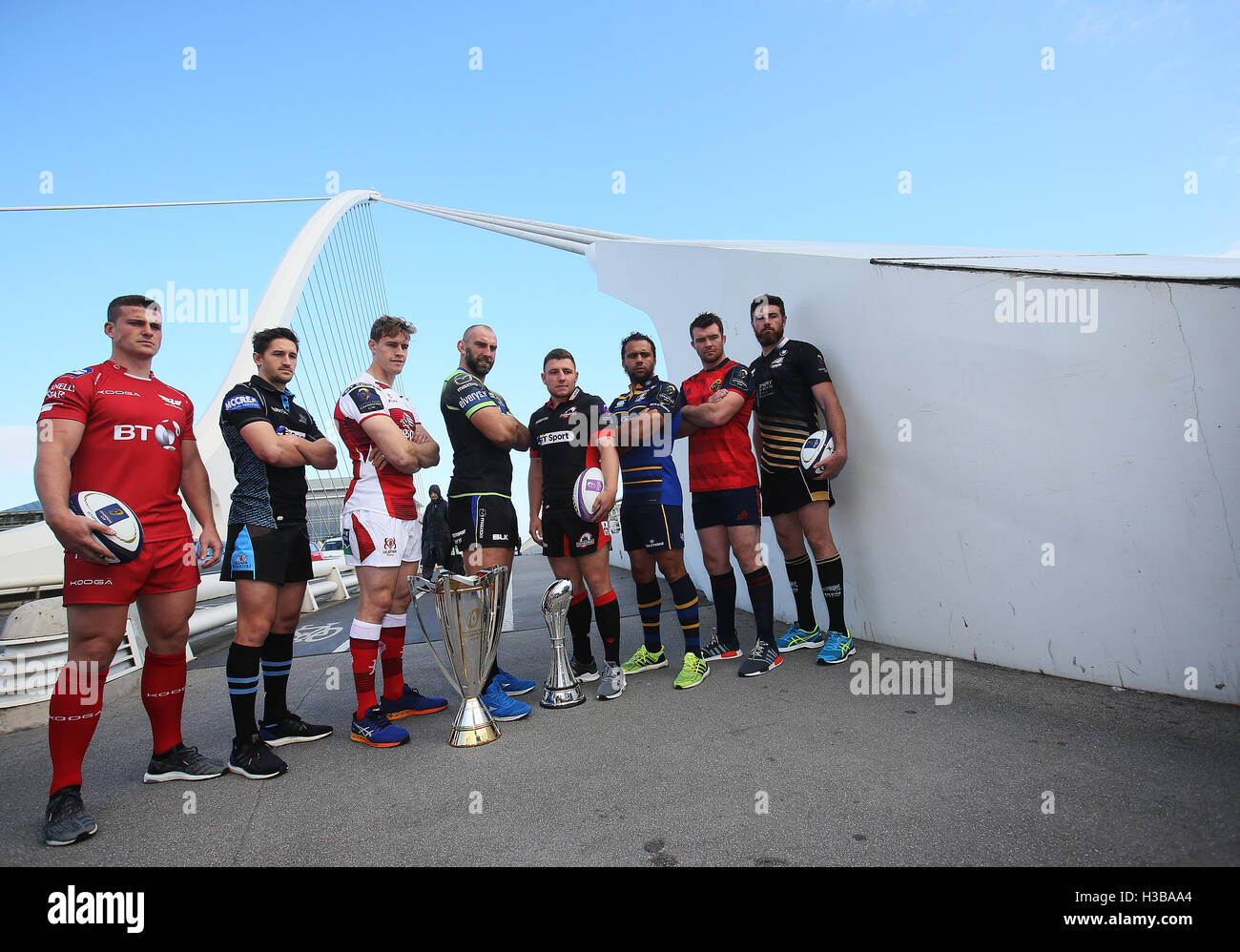 (links-rechts) Scarlets Scott Williams, Glasgow Warriors Kapitän Henry Pyrgos, Ulster Kapitän Andrew Trimble, Connacht Kapitän John Muldoon, Edinburgh Kapitän Duncan Weir, Leinster Kapitän Isa Nacewa, Munster Kapitän Peter O'Mahony und Zebre Kapitän George Biagi während der European Rugby Champions Cup/Challenge Cup Turniere Pro 12 Clubs in Dublin Convention Centre, Irland zu starten. PRESSEVERBAND Foto. Bild Datum: Mittwoch, 5. Oktober 2016. Bildnachweis sollte lauten: Brian Lawless/PA Wire. Einschränkungen: Nur zur redaktionellen Verwendung, nicht für kommerzielle Zwecke ohne vorherige Genehmigung kontaktieren Sie PA Ima Stockfoto