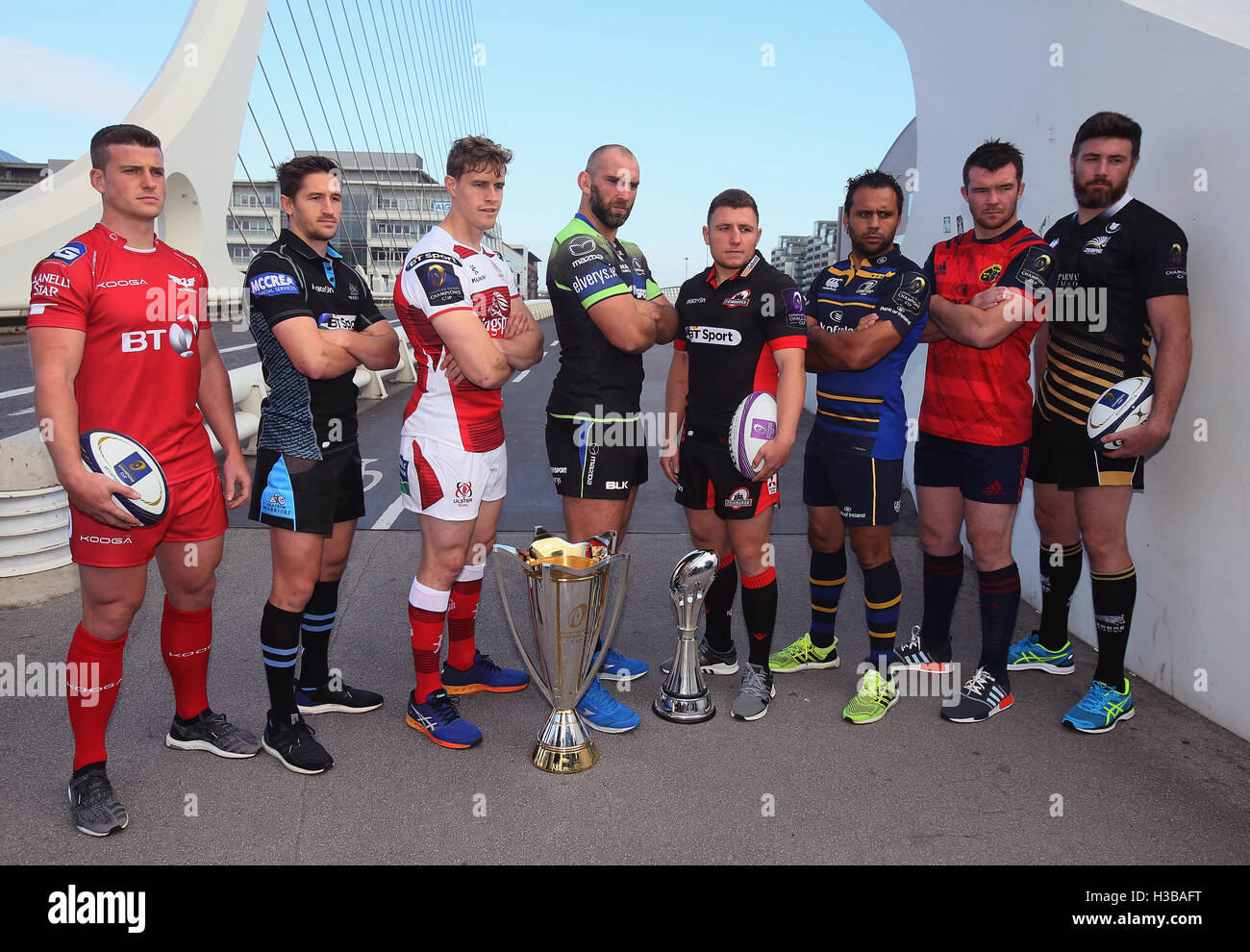 (links-rechts) Scarlets Scott Williams, Glasgow Warriors Kapitän Henry Pyrgos, Ulster Kapitän Andrew Trimble, Connacht Kapitän John Muldoon, Edinburgh Kapitän Duncan Weir, Leinster Kapitän Isa Nacewa, Munster Kapitän Peter O'Mahony und Zebre Kapitän George Biagi während der European Rugby Champions Cup/Challenge Cup Turniere Pro 12 Clubs in Dublin Convention Centre, Irland zu starten. Stockfoto