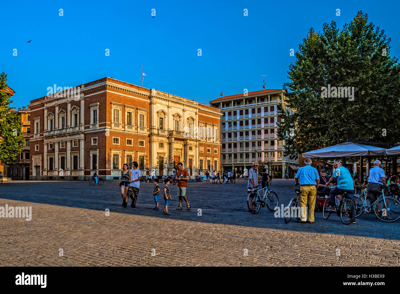 Italien-Emilia-Romagna-Reggio Emilia Piazza dei Teatri - Piazza Martiri del VII Luglio (Piazza Cavour) Stockfoto