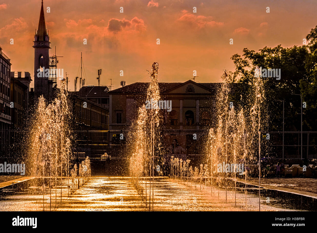 Italien-Emilia-Romagna-Reggio Emilia Piazza dei Teatri - Piazza della Vittoria - Brunnen Stockfoto