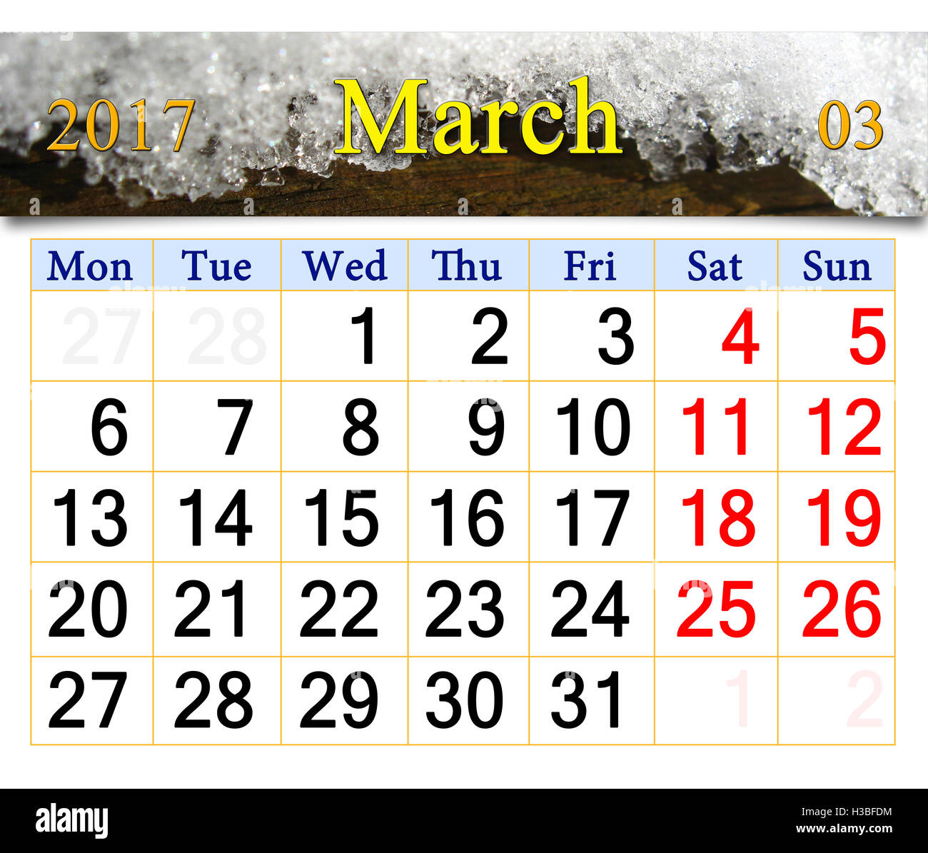 Kalender März 2017 mit einer Schicht aus Schnee auf dem Baum. Kalender für das Drucken und verwenden im Büroalltag. Stockfoto