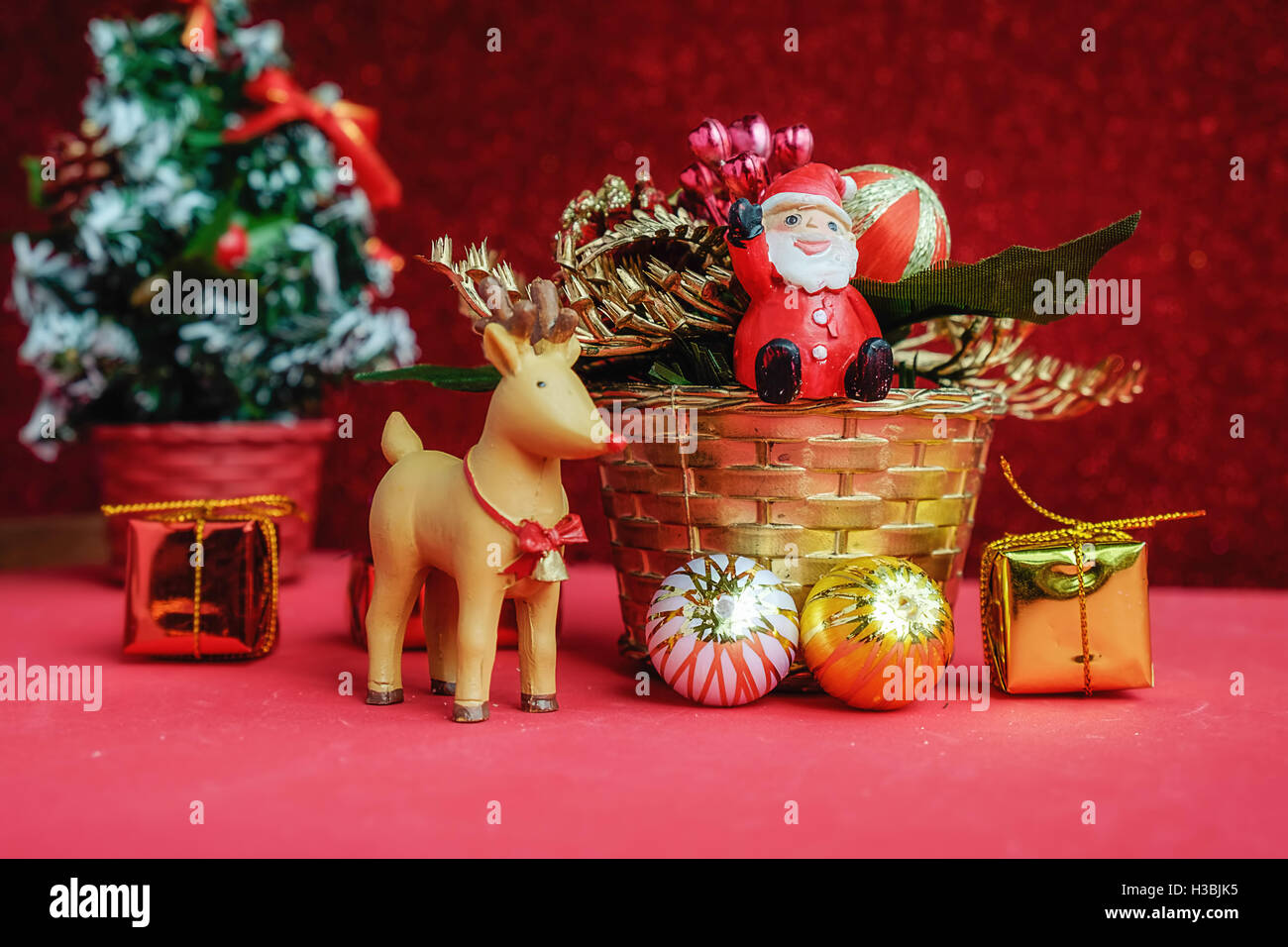 Weihnachten, festlich, Geschenk, Urlaub, Dekoration, Weihnachten, Hintergrund, Feier, dekorativ, Abend, Frohe Weihnachten, Urlaub, Geschenk-Box. Stockfoto