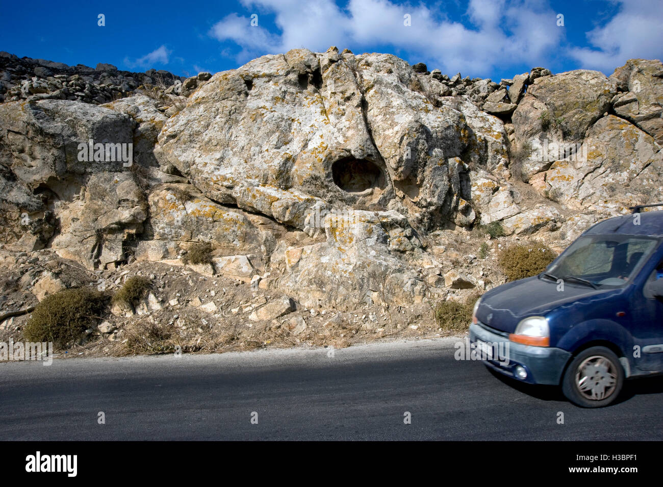 Auto unterwegs auf der Insel Mykonos in Griechenland Stockfoto