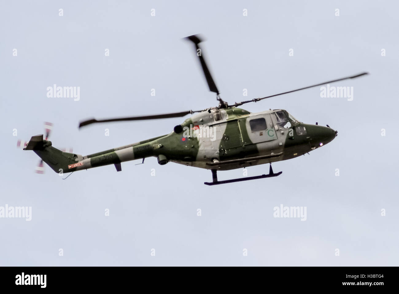 Ein Hubschrauber Westland Lynx führt auf der Farnborough Air Show 2014. Stockfoto