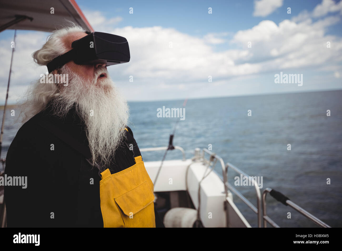 Fischer mit virtual-Reality-Brille Stockfoto